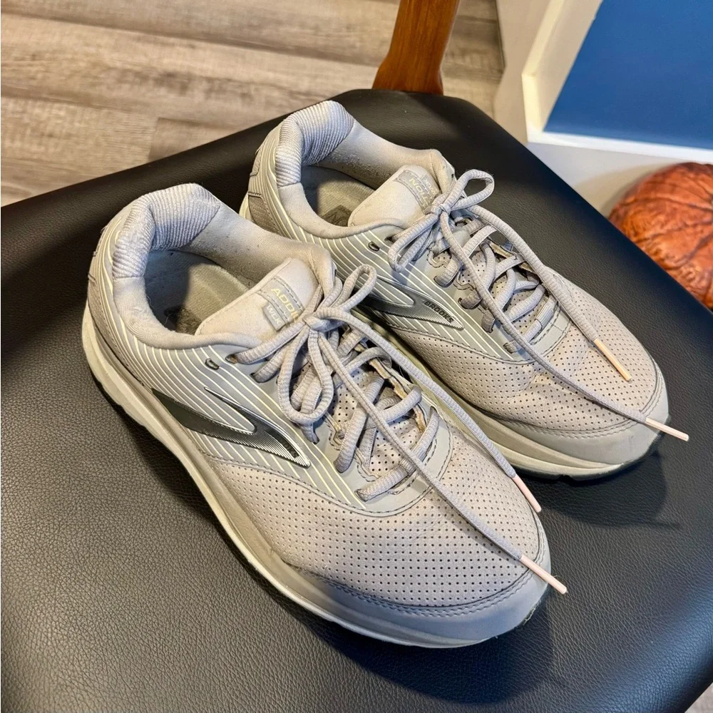 Brook’s Addiction Walker Suede Sneakers
Women’s Size 9 Wide - Picture 2 of 10